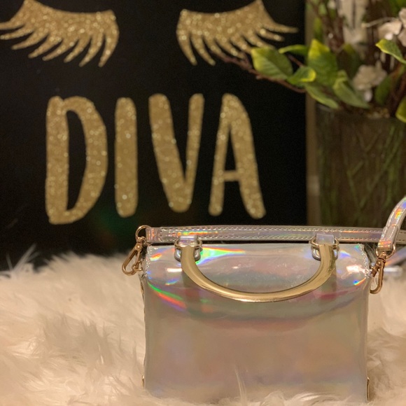 Neon for the win 🤍 - Picture 3 of 5